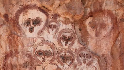 Mistero Alieno in Israele? Volto umanoide trovato nell'arte rupestre.
