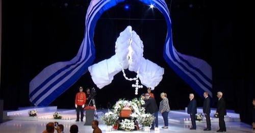 2041507636625108076?url=https%3A%2F%2Fshqiptarja.com%2Fuploads%2F539x308%2F1719992778 ceremonia.jpg&.jpg