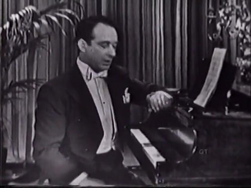 cap Victor Borge Great Comedy Performances (1992) 00 07 54 04.png