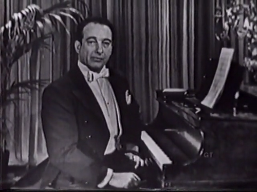 cap Victor Borge Great Comedy Performances (1992) 00 08 00 05.png