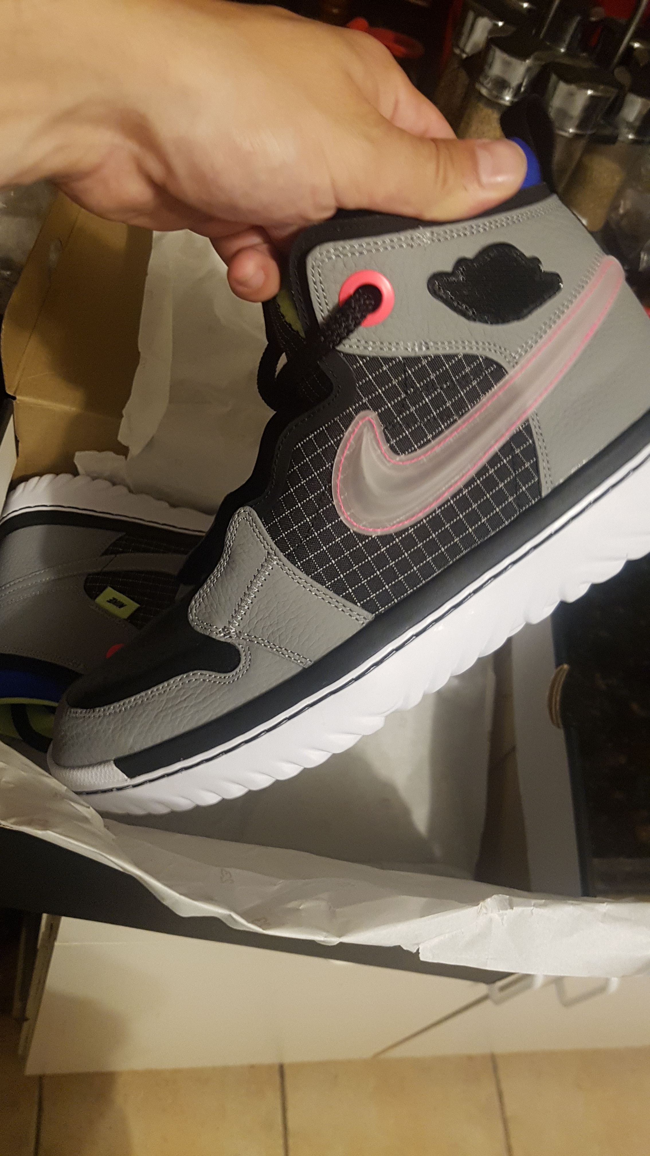 Just got these 🔥 Jordan 1 High React How do y'all lace/tie these