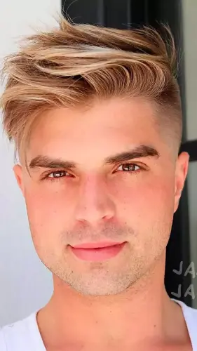 45. Side Swept Hair ergebnis.webp