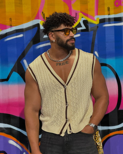 Photo by Felipe FERR on August 15, 2024. May be an image of 1 person, beard, eyewear, knit, tanktop .jpg