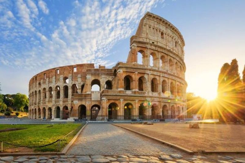 Turista Ucraino Arrestato per Vandalismo al Colosseo di Roma