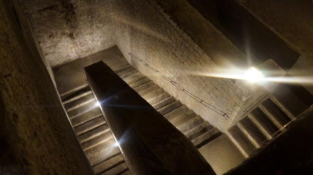 Milionario non riesce a sbloccare la porta del suo bunker per rifugiarsi dal coronavirus.
