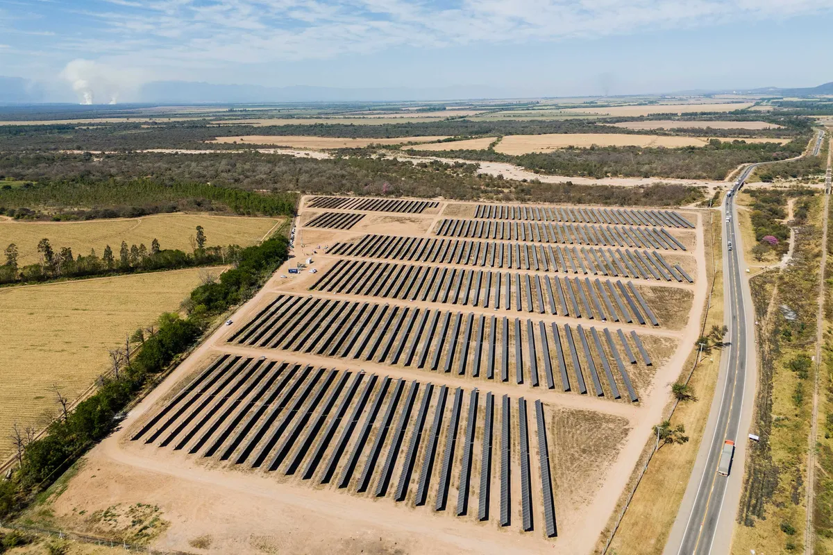 Sadir inauguró un parque solar en Chalicán
