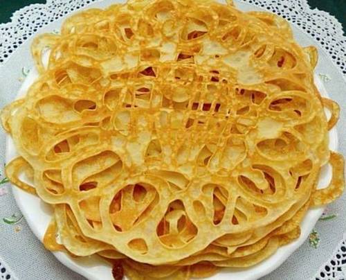 kruzhevnye bliny na moloke.jpg