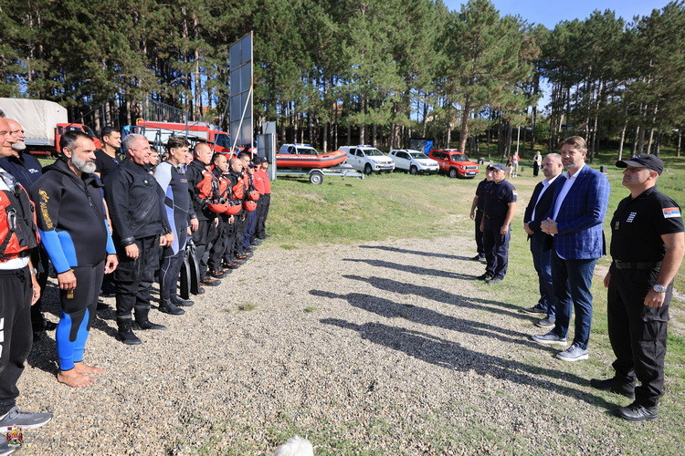 Obuka za pripadnike Civilne zaštite na jezeru u Šumaricama