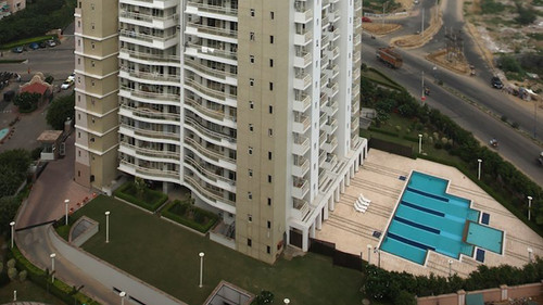 Elevate Your Lifestyle: DLF Royalton Tower in Gurgaon for Rent.jpg