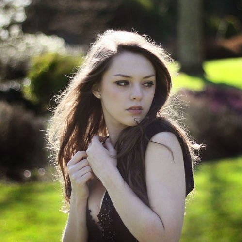 brunette1