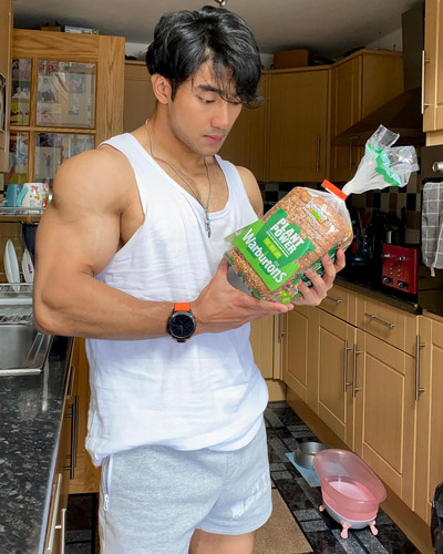 Photo by 🚀𝙉𝙞𝙩𝙞𝙨𝙖𝙧𝙩 𝙅𝙖𝙠𝙗𝙤𝙧𝙫𝙤𝙧𝙣𝙥𝙝𝙖𝙣🧜 ♂️ on August 01, 2024. May be an image of 1 person, biceps, body .jpg