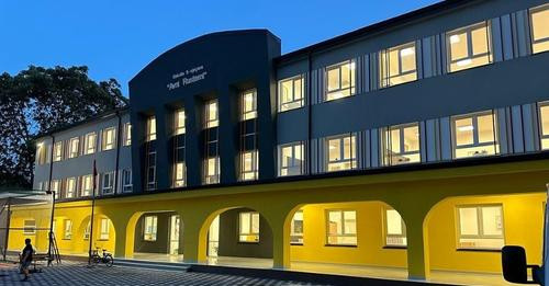 16146619981524491645?url=https%3A%2F%2Fshqiptarja.com%2Fuploads%2F780x440%2F1725819825 shkollaavniru.jpg