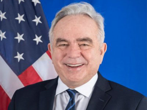 GXEHID XwAEm32q?format=png.png