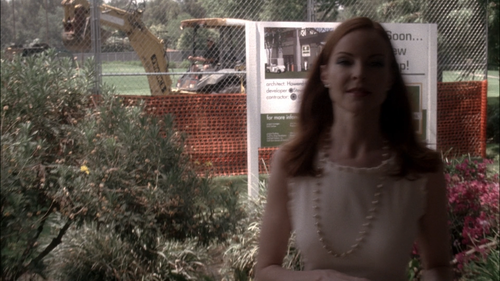 cap Desperate.Housewives.S03E01.Listen.to.the.Rain.on.the.Roof.1080p.DSNP.WEB DL.DDP5.1.H.264 FLUX 0.png