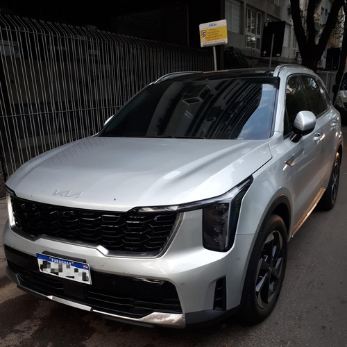 Kia Sorento 2024 visto de frente