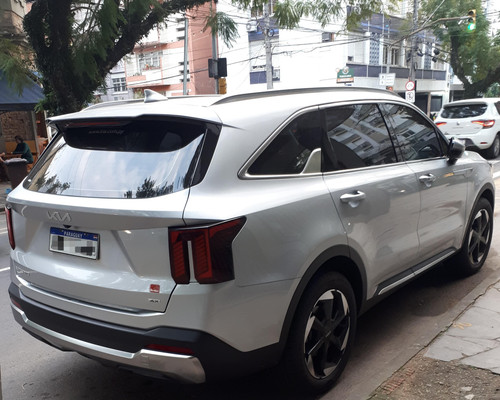 Kia Sorento 2024 visto de trás