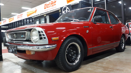 Toyota Corolla US spec '72 vermelho