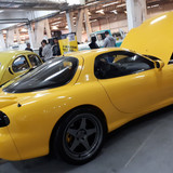 Mazda RX 7 FD '93 amarelo visto de trás