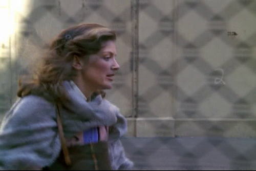 The.Equalizer.S01E01.Pilot.The.Equalizer.NTSC.DVD.REMUX 005.png