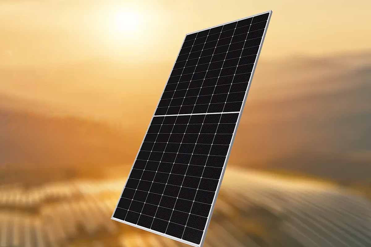 Sharp Presenta il Pannello Solare Bifacciale da 610W