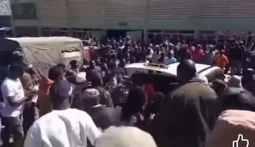 BHWaC I2obdvsF2y.jpg