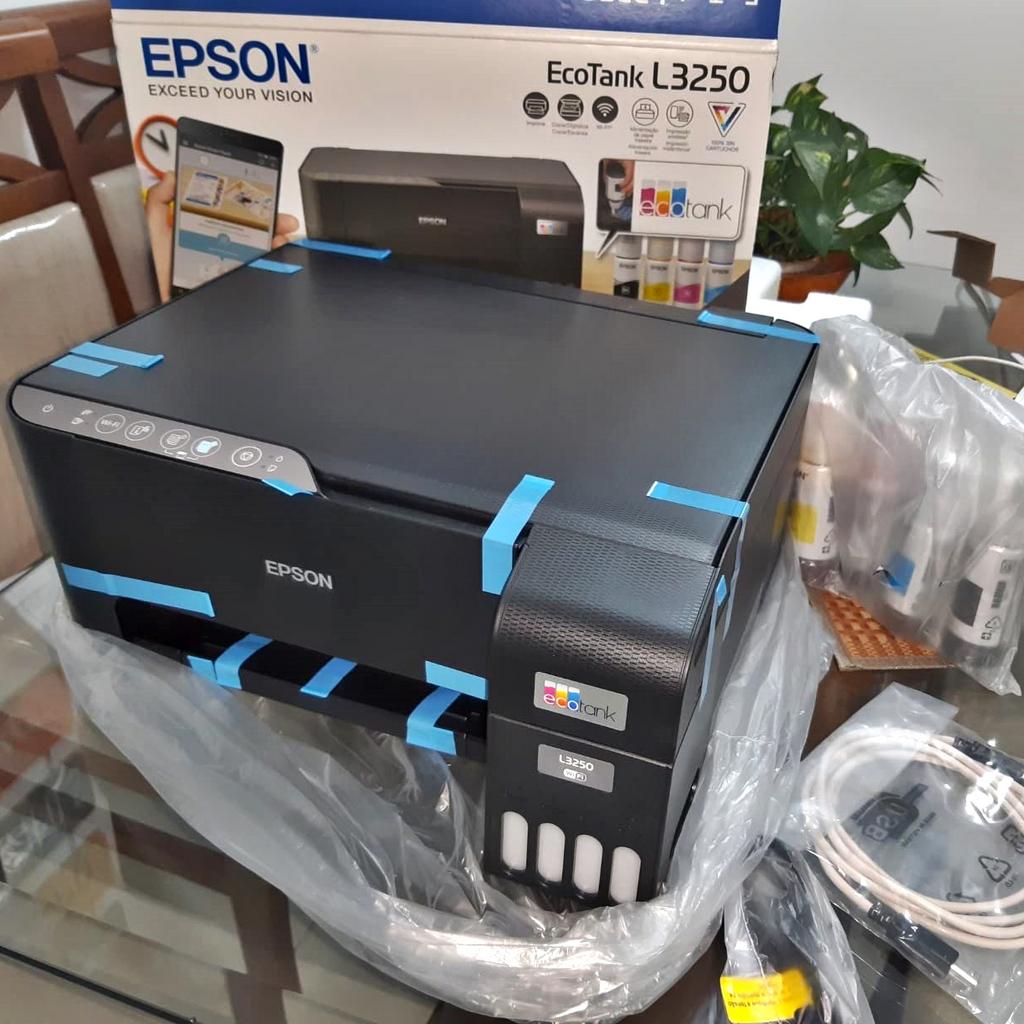 Impressora a cor multifuncional Epson EcoTank L3250 com wifi preta