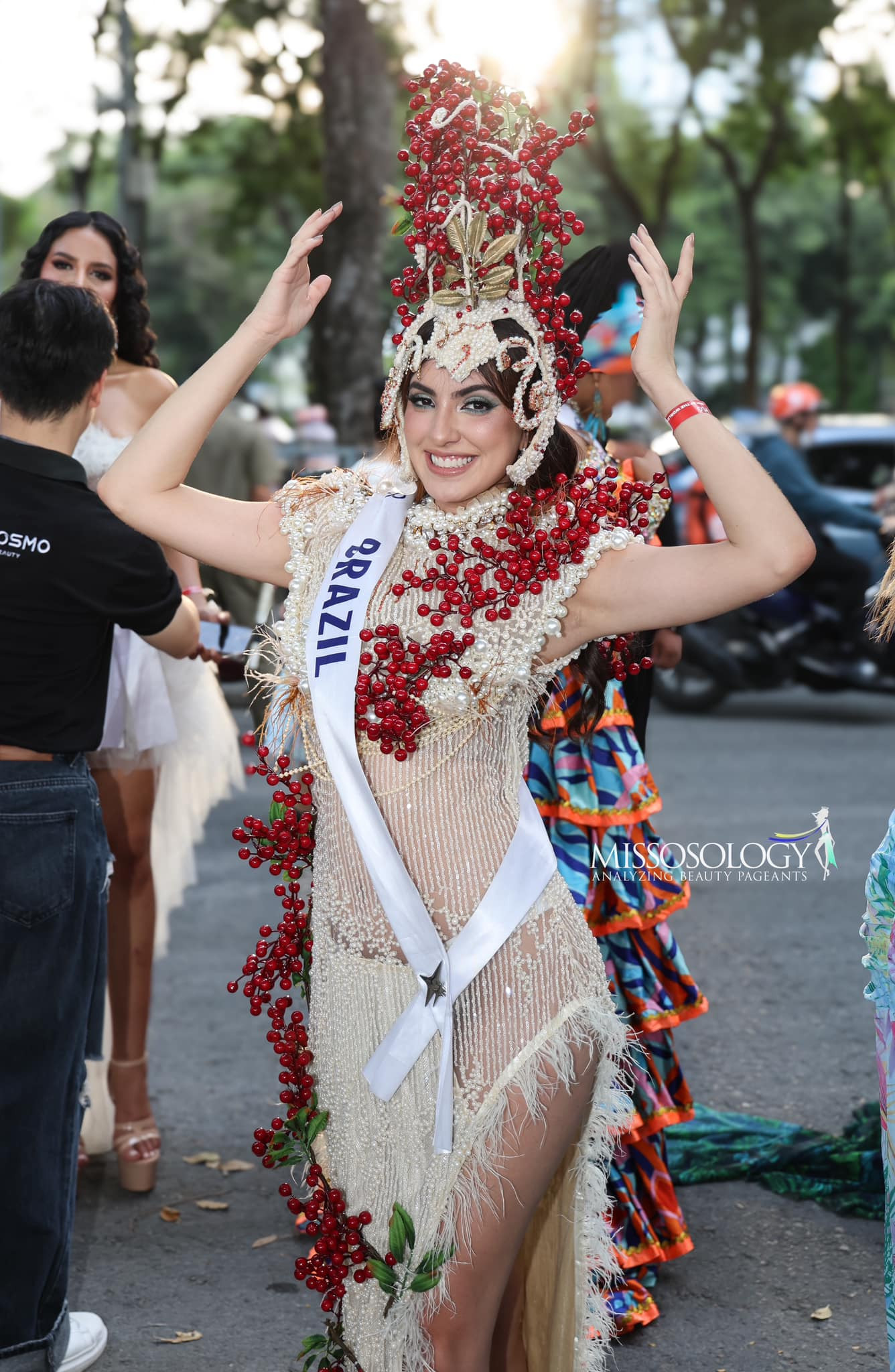 candidatas a miss cosmo 2024. final: 05 oct. sede: vietnam. - Página 14 DbjHITB