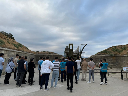 GWkqjONWsAAo k5?format=jpg.jpg