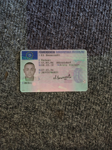 docs 80450 a DL DE OWN MODELL 1 FOTO VARIANT 2 signature variant 2.jpg