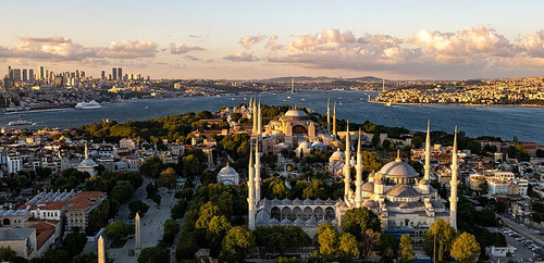 Historical peninsula and modern skyline of Istanbul.jpg