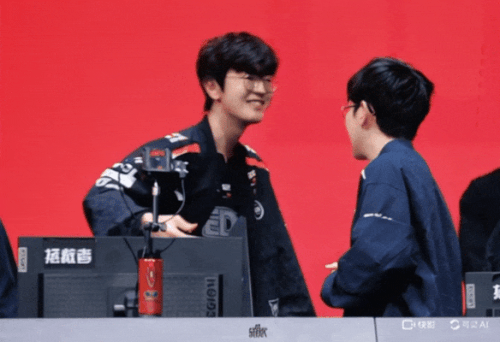 dfLqPv1.gif