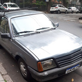 Chevrolet Monza 1.8 SL E '90 de duas portas visto de frente