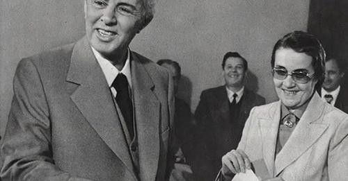 8328669451155758924?url=https%3A%2F%2Frde.al%2Fwp content%2Fuploads%2F2024%2F09%2Fenver hoxha3.jpg&f.jpg
