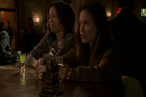 Wonderfalls.S01E01.NTSC.DVD.5.1.MPEG 2.REMUX 007.png