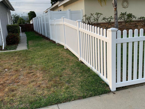 Fantastic Vinyl Fencing.jpg