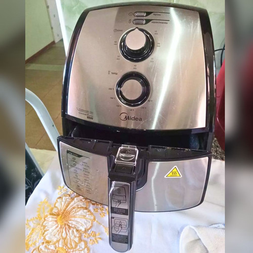 Fritadeira Airfryer 4l Cor Inox Midea.jpg