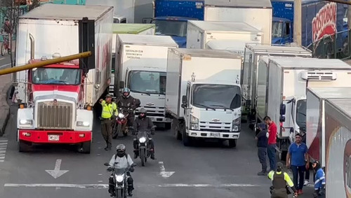 lhnit7Ssq0 MJXRK.jpg