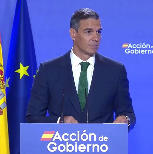 Gp3mOgUh 9A4XN94.jpg