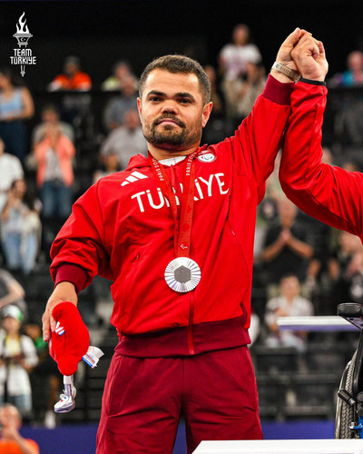 GWqNKRnWwAAo Ms?format=jpg.jpg