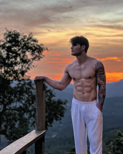 Photo by Jirapong Thongsavee on July 12, 2024. May be an image of 1 person, biceps, body building, s.jpg