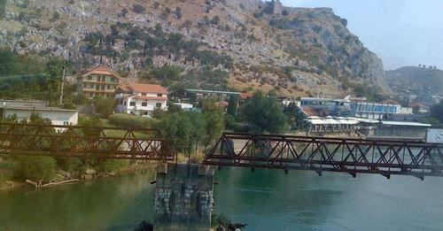 16665078770400607791?url=https%3A%2F%2Flapsi.al%2Fwp content%2Fuploads%2F2024%2F08%2FPesoi demtime f.jpg