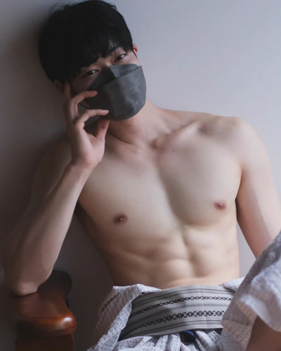 Photo by 筋築家ゆうき on August 26, 2024. Có thể là hình ảnh về 1 người và đồ lót..jpg