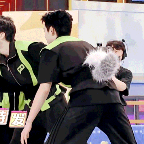 536A3AF2 9584 4989 B379 DCF4E54AC4F2.gif