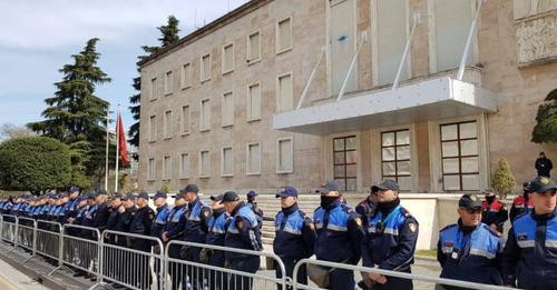 2781263663625316067?url=https%3A%2F%2Falbeu.com%2Fwp content%2Fuploads%2F2024%2F10%2Fpolicia protest.jpg