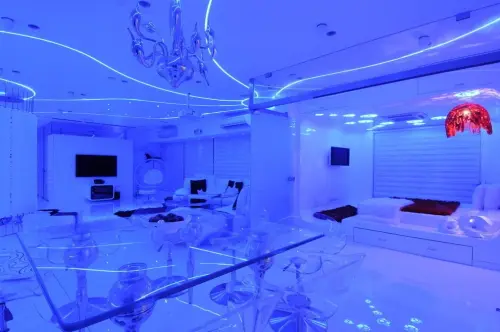 6 luci blu.webp