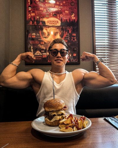 Photo shared by 𝐒𝐇𝐎𝐓𝐀 𝐇𝐀𝐆𝐈𝐍𝐎 (萩野　翔太) on July 21, 2024 tagging @public house calm. Có thể là hình ảnh.jpg