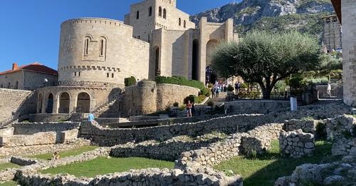 8170782737543647071?url=https%3A%2F%2Fshqiptarja.com%2Fuploads%2F780x440%2F1728224308 muzeuetnografi.jpg