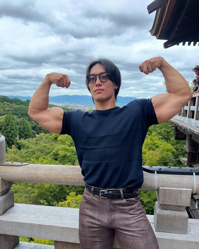 Photo by Jally on September 02, 2024. Có thể là hình ảnh về 1 người, bắp tay và đang tập thể hình..jpg