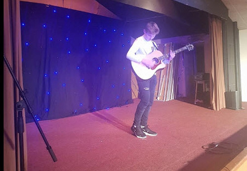 2018 12 01 Alex adele christmas show alex unplugged crop crop.jpg