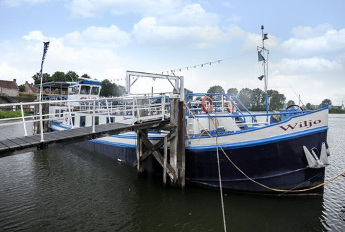 Met onze rondvaarten en dagtochten zijn wij afhankelijk van de sluizen in de regio. Momenteel is er herstelonderhoud bezig bij de Wilhelminalsuis in Andel. Dit is een prominente sluis bij zowel een route door de Biesbosch als een route door de Bommelerwaard.
Natuurlijk denken wij als rondvaart Wiljo altijd in oplossingen en willen we jullie alsnog voorzien van een prachtige route. Daarom hebben wij voor beide dagtochten een alternatieve route opgesteld waarbij je alsnog een gedeelte van de Biesbosch en/of Bommelerwaard te zien krijgt. Tot snel!

https://www.rondvaartwiljo.nl/